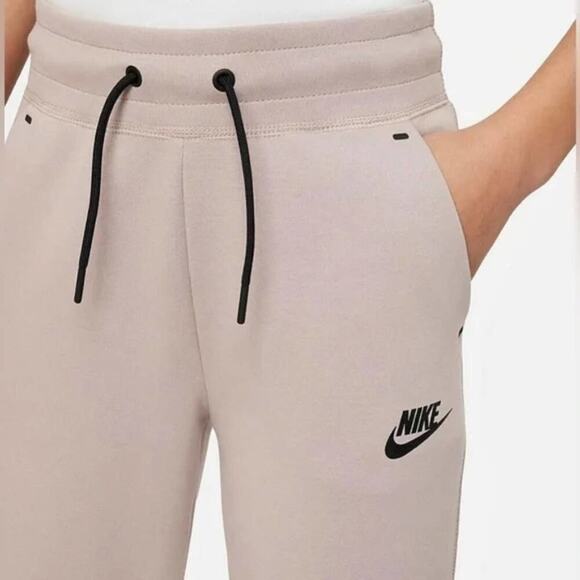 Nike Sportswear Women's Tech Fleece Joggers Diffused Taupe Black plus XXL NEW!!‎ - Picture 3 of 13